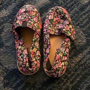 Soda slip on flats